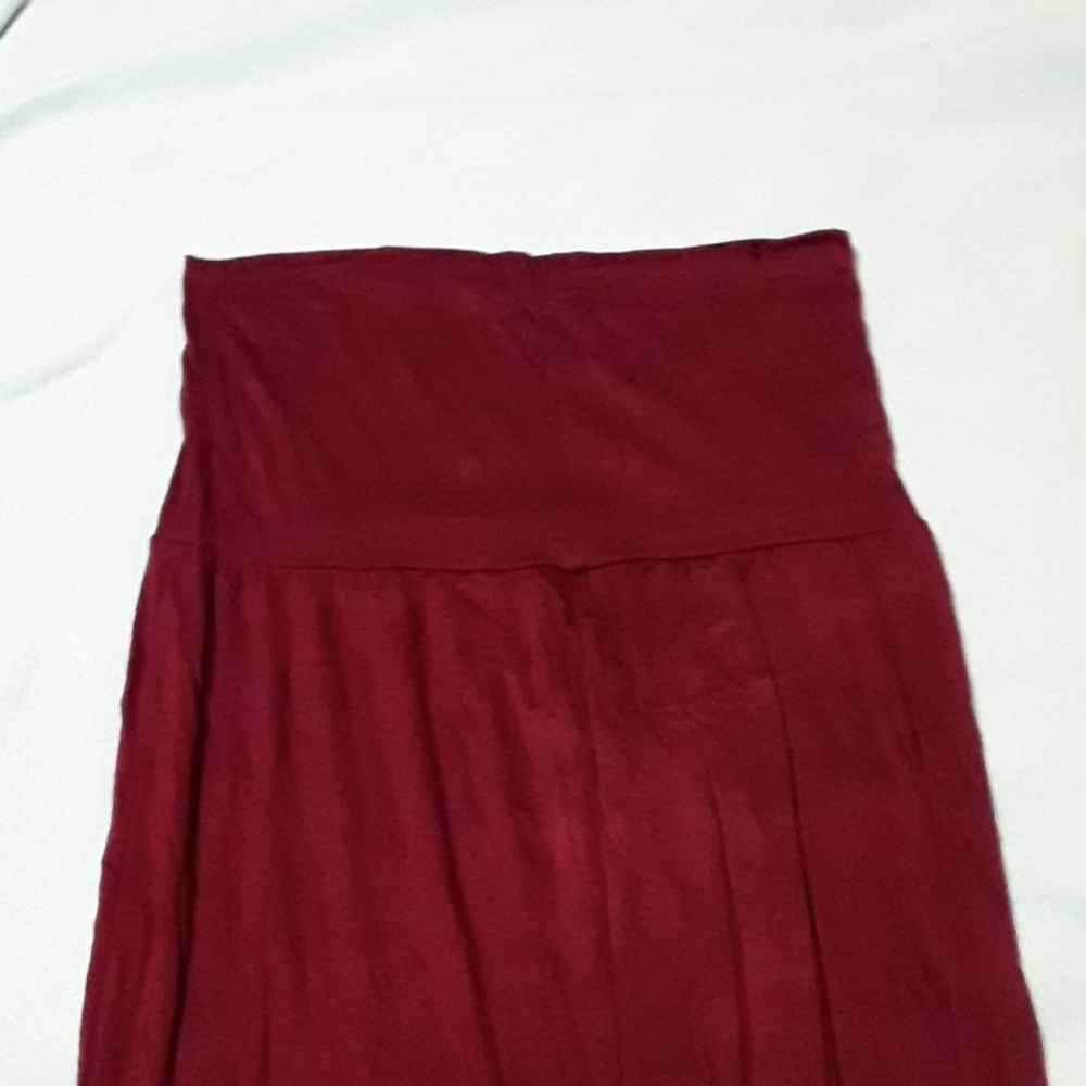 Luxurious burgandy skirt